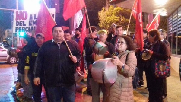 Cacerolazos contra precios altos de la canasta familiar - Nacionales - ABC Color