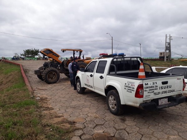 Pilar: atentaron contra tractor que utilizaban de motobomba   - Radio 1000 AM