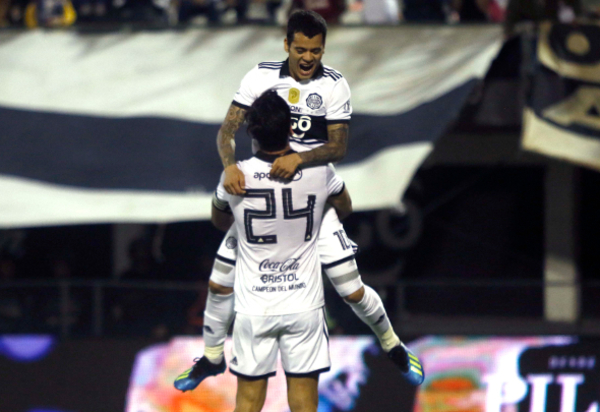 Roque Santa Cruz y William Mendieta, los dueños del gol del Olimpia campeón