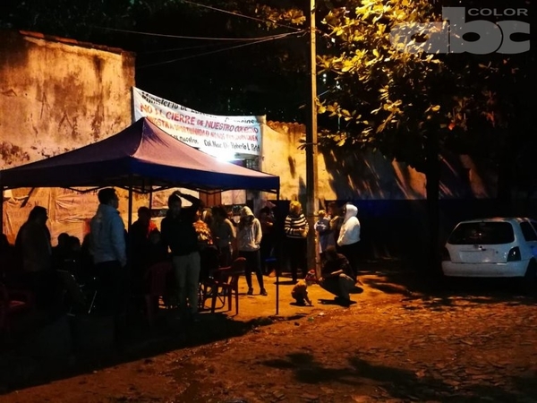 Sin acuerdo. Toma de colegio continuará - Nacionales - ABC Color