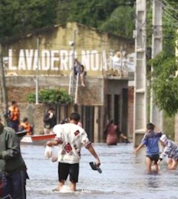 El río en Pilar está a punto del nivel crítico