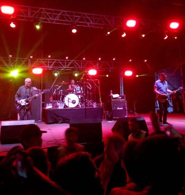 Dead Kennedys revivió clásicos