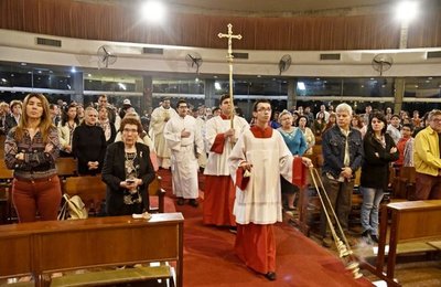 Ofrecen misa y serenata en honor de María Auxiliadora - Edicion Impresa - ABC Color