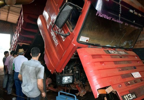 Acusan a intendente de “carnear” un camión - Edicion Impresa - ABC Color