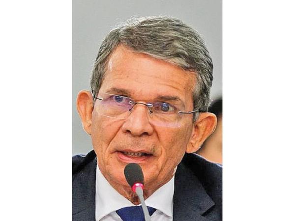 Itaipú: Director Silva e Luna desmantela “Castillo de Curitiba”