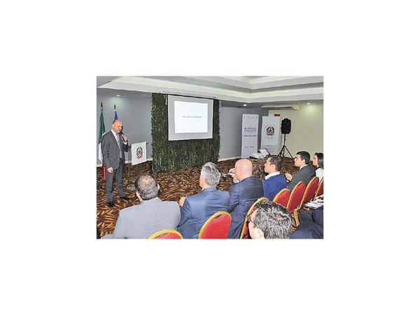 Empresarios italianos conocen el clima de negocios de CDE
