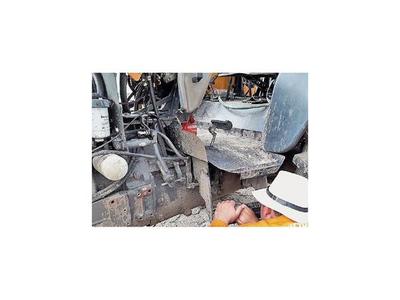 Atentan contra tractor utilizado en trabajo de drenaje