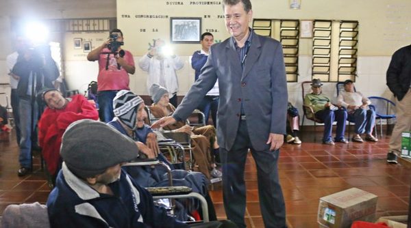 Tesãi entrega lote de medicamentos y otros donativos a Hogar de Ancianos