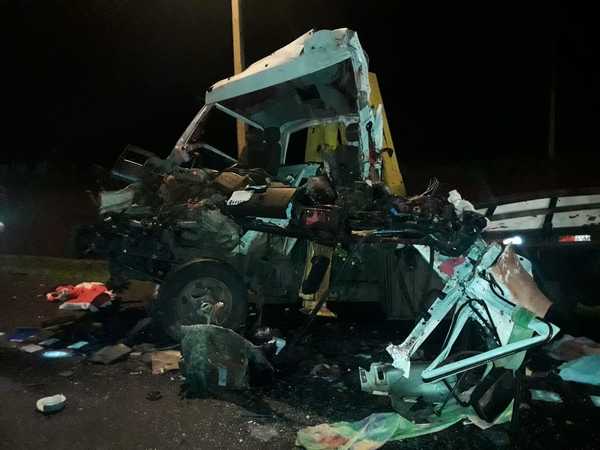 Chofer de Ciabay muere al chocar violentamente contra parte trasera de semirremolque estacionado