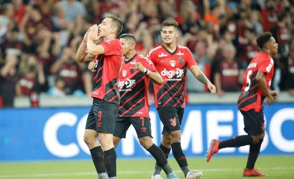 HOY / Paranaense sorprende a River y toma ventaja en la Recopa Sudamericana