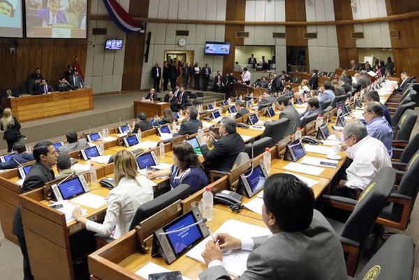 Prohibición de usar teléfonos móviles en instituciones educativas fue rechazada » Ñanduti