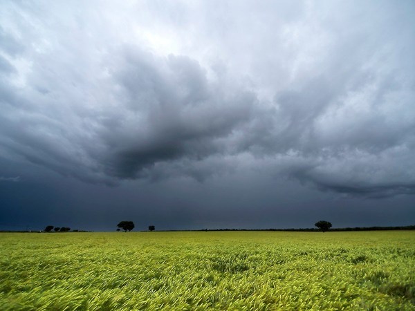 JORNADA FRESCA A FRÍA Y LLUVIAS EN GRAN PARTE DEL PAÍS.