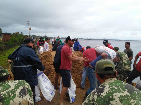 Filtraciones en muro de protección Pilar genera preocupación en los pobladores - ADN Paraguayo