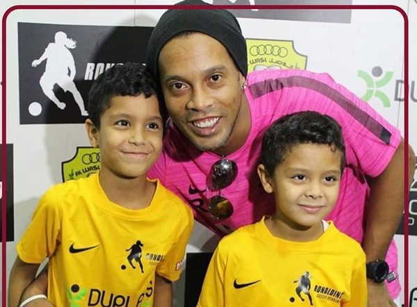 Ronaldinho trae al país su magia para jóvenes