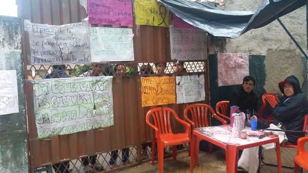 Estudiantes del Colegio Roberto L Petit continúan con la toma » Ñanduti