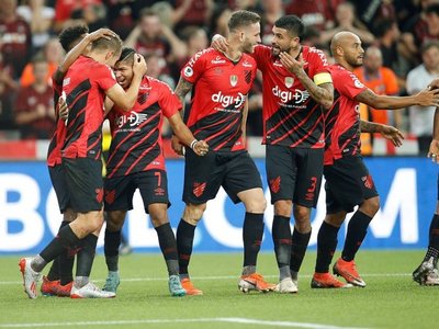 Paranaense sorprende a River y toma ventaja en la Recopa