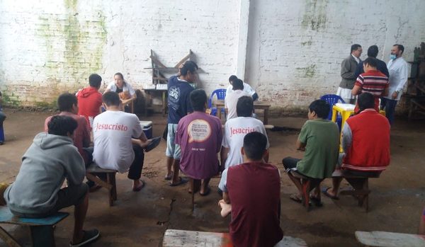 Brindan asistencia a indígenas en Penitenciaría Regional