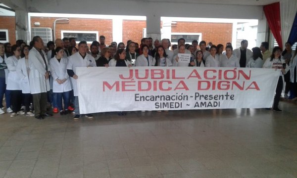 Movilización de médicos en Encarnación - Nacionales - ABC Color