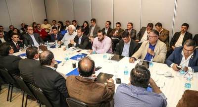 Socializan con gobernadores el decreto que asigna recursos recibidos de EBY » Ñanduti