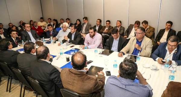 Socializan con gobernadores el decreto que asigna recursos recibidos de EBY » Ñanduti