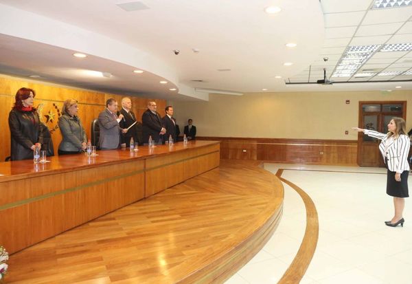 Ministros toman juramento a nueva Defensora General