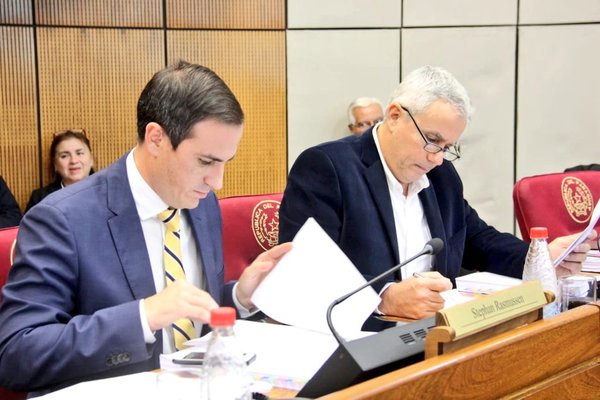 Senador Rasmussen afirma que habrá caos fiscal si otros sectores piden mismas reivindicaciones - .::RADIO NACIONAL::.