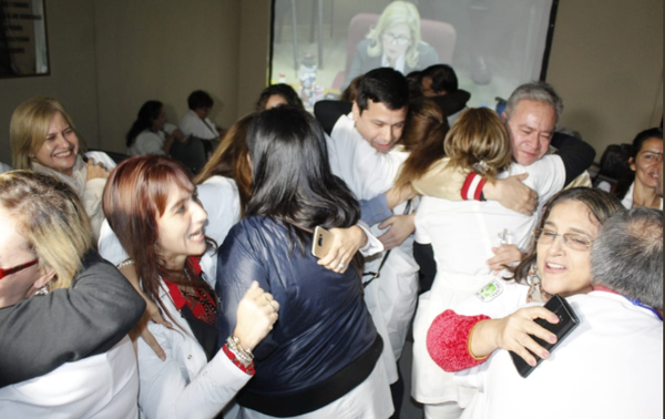 Festejan los médicos pero anuncian que el paro sigue en pie » Ñanduti
