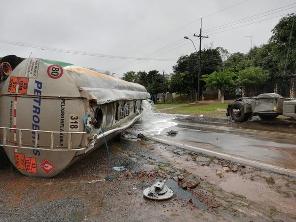 Preocupa que combustible llegue a arroyo, y el alcance de su olor - ADN Paraguayo