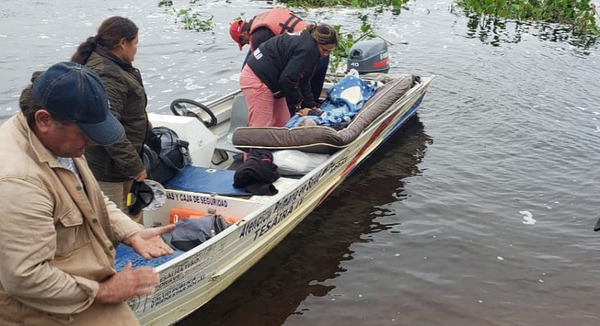 Trasladan en “ambulancha” a dos pacientes hasta Concepción - ADN Paraguayo