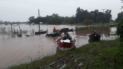 Damnificados por la inundación y sin poder pescar, el drama en San Pedro