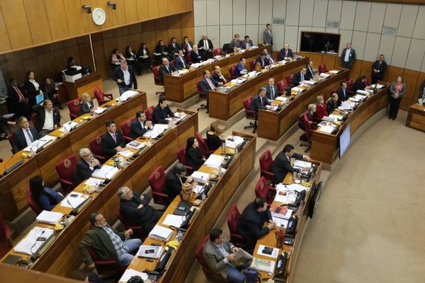 Senado aprueba reparar económicamente a víctimas colaterales de feminicidio - ADN Paraguayo
