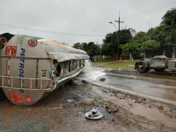 Se derramaron 19.000 litros de combustible a metros del Hospital