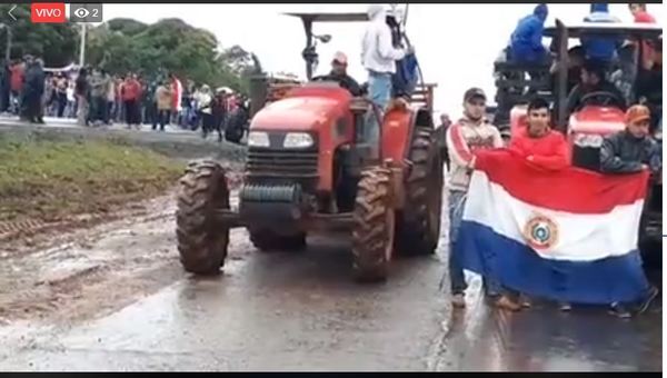 Bananeros de Tembiaporá cierran ruta 7