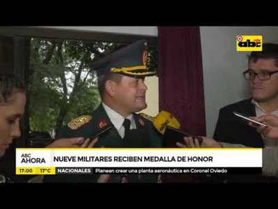 Nueve militares reciben medalla de honor - Tv - ABC Color