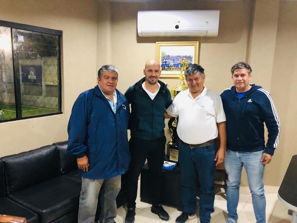 Carlos Humberto Paredes asume en Independiente CG