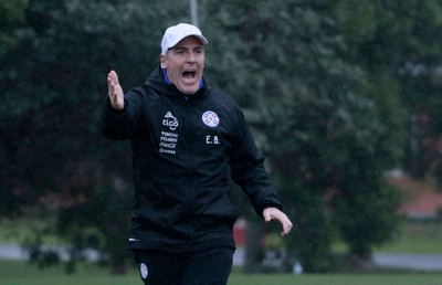 Eduardo Berizzo sigue trabajando en lo táctico