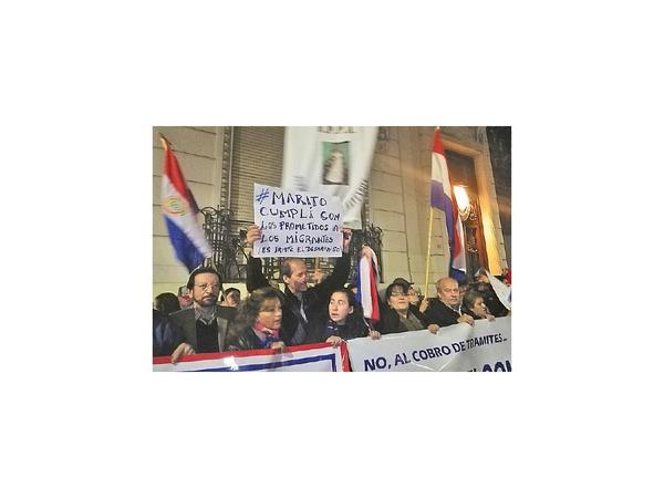 MRE dice que legalizaciones son sin costo para los pobres