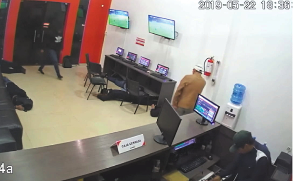 Tres delincuentes asaltan local de casa de apuestas | Diario Vanguardia 07
