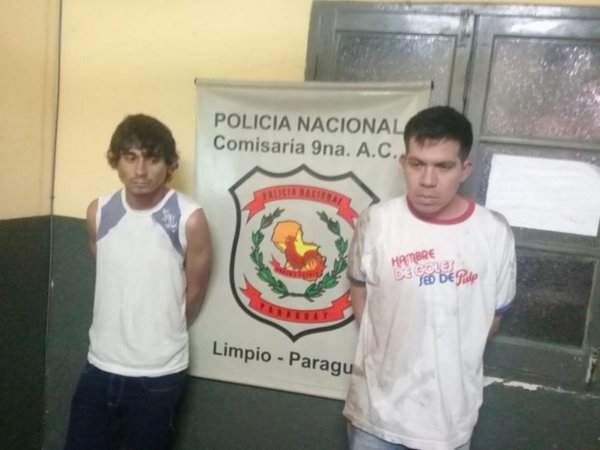 Robaron desodorantes de una farmacia y fueron detenidos