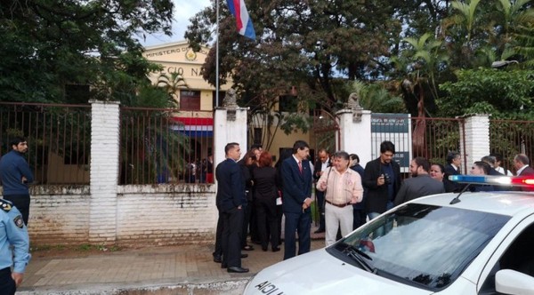 Docentes en huelga ante violencia de alumnos - ADN Paraguayo