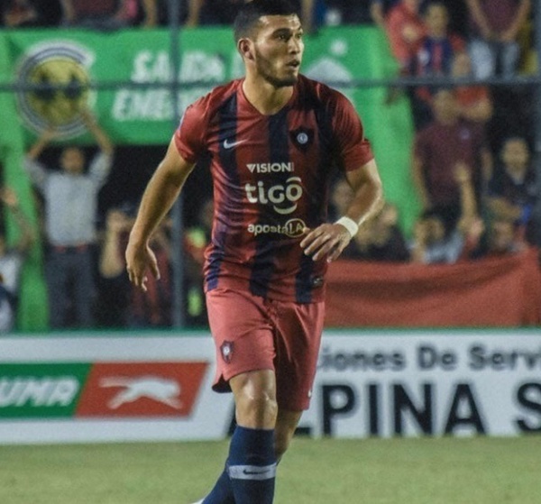 ¡Cifra récord! Juan Escobar, al Cruz Azul de México - .::RADIO NACIONAL::.