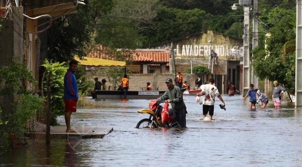 HOY / Río no para de crecer en Pilar y llega a 8,73 m