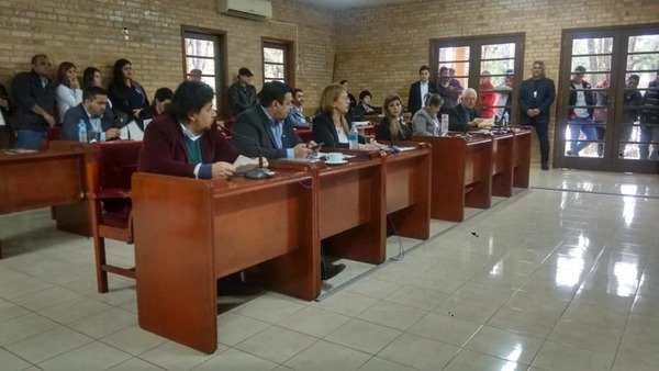 Concejales piden la destitución de la directora de Recursos Humanos - ADN Paraguayo