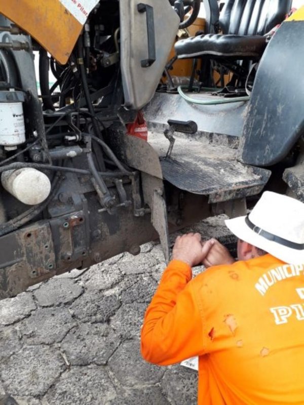 Dañaron tractor que movilizaba motobomba de desagüe en Pilar - ADN Paraguayo