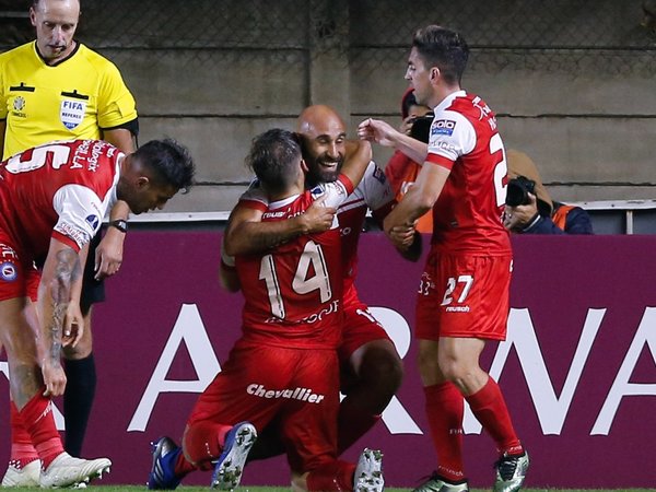 Argentinos vence al Tolima con un gol en la última jugada