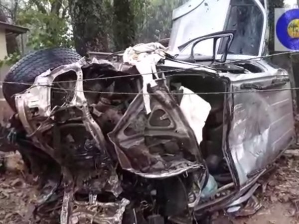 Camioneta blindada, involucrada en masacre, protagonizó aparatoso accidente
