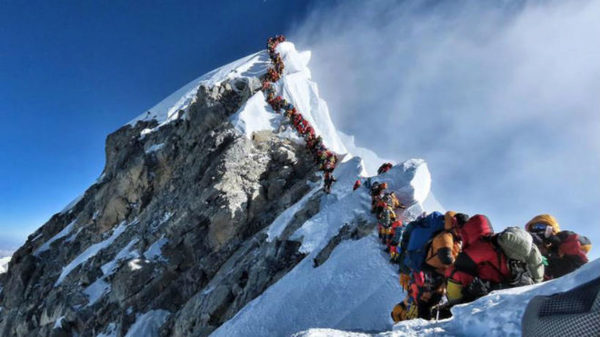 Récord histórico de subida al Everest - ADN Paraguayo