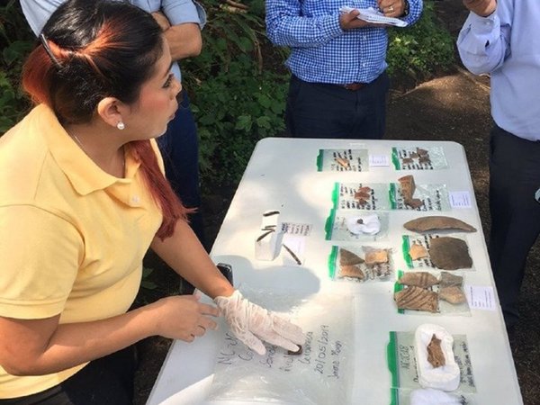 Hallan vasijas y huesos de animales en sitio arqueológico de El Salvador