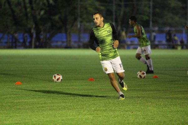 Olimpia da la bienvenida oficial a Luis De la Cruz
