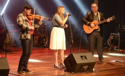 La noche paraguaya resalta a nuestro folclore - Edicion Impresa - ABC Color